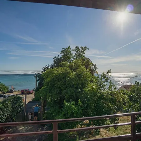 Διαμέρισμα Nives *